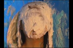 メッシーファンには嬉しい女子大生水着連続パイ投げ