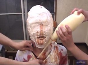 顔面拘束メッシープレイ 元祖食材ぶっかけプレイ動画
