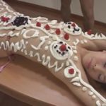 生クリーム女体盛りをじっくり楽しむメッシー動画