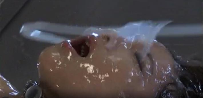 大の字磔状態完全拘束顔面ぶっかけメッシーヒロインピンチ