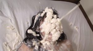 たっぷりの顔面生クリーム視界ゼロ女体盛りフェチプレイで犯す!