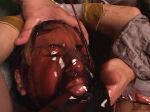 顔面メッシー拷問