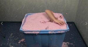 閉じ込め型取り完全拘束生き埋めにされる拷問プレイ