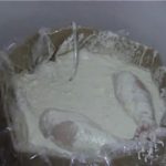 ドロドロの小麦風呂に埋もれる夢の生き埋めメッシープレイ