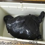 体を体育座りテープでぐるぐる完全拘束状態で暗闇の床下に閉じ込められ逃げられない耐えるしかない夢の変態生き埋めプレイ動画