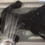 危険な完全拘束│水責めにあう浴槽に浮かび上がる動けない状態で教具の閉じ込め拷問プレイに合う変態女動画