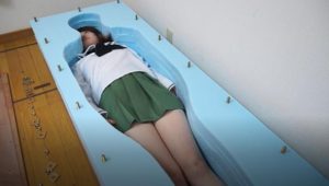 閉所に閉じ込められる生き埋め棺桶閉じ込めプレイ