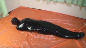 ラバーマミフィケーション完全拘束呼吸制御拷問プレイ