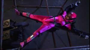 ヒロインが両手両足を磔完全拘束されて拷問を受けるヒロピン動画