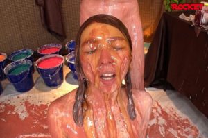 チョコレートメッシー｜全身ドロドロ女体盛り変態プレイ