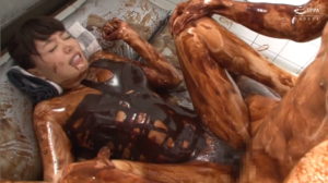 チョコレートメッシー女体盛り|浜崎真緒まみれるフェチ動画