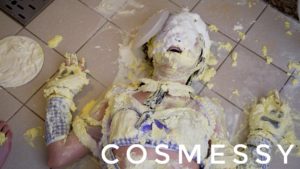 顔面パイ投げメッシー|思いっきり生クリームをぶっかけられて素晴らしい可愛い女の子モデルのフェチ動画