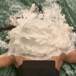 完全拘束パイ投げ拷問メッシー｜逃げられないように両手を固定されて生クリームまみれになる変態フェチプレイ動画