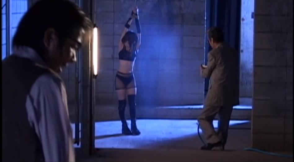 水責め逆さ吊り拷問