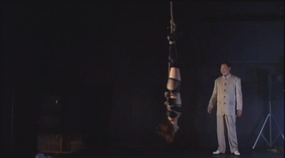 水責め逆さ吊り拷問