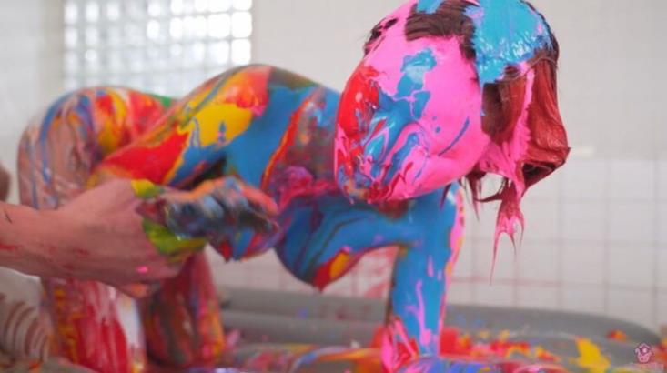 全身ペンキでドロドロメッシー