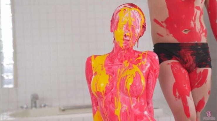 全身ペンキでドロドロメッシー