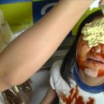 食材顔面ぶっかけメッシー｜全身汚れる女性を見るとゾクゾクが止まらない変態フェチプレイ動画
