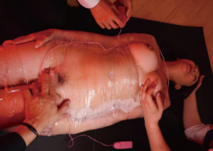 マミフィケーション完全拘束｜ムチムチボディをラップで包むシチュエーションに興奮変態フェチプレイ動画