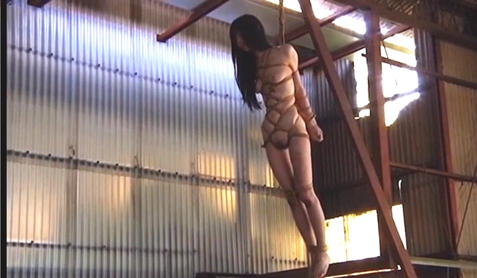 高所宙吊り完全拘束