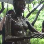 ぬるぬるドロドロペイントメッシー│メイキングでモデルの素の撮影姿が見れるのは希少レアフェチ動画