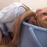 両手を縛り上げ逃げられないように拘束拷問│かわいそうな姿の演技といえば女優松本いちか変態フェチ動画