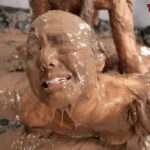 全身どろんこメッシー│裸でドロドロになる泥レスリング顔面まで汚れる変態フェチ動画