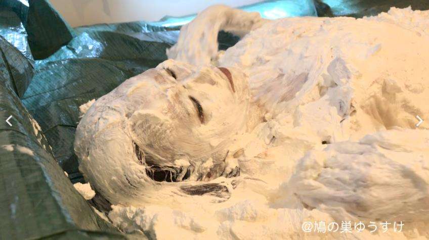 顔面生クリーム山盛り女体盛りメッシー