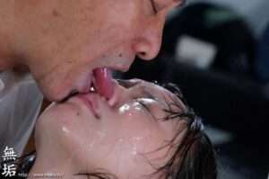 顔面ドロドロ舐め回しメッシー│汚れていテカテカになった状態を見て興奮変態フェチ動画