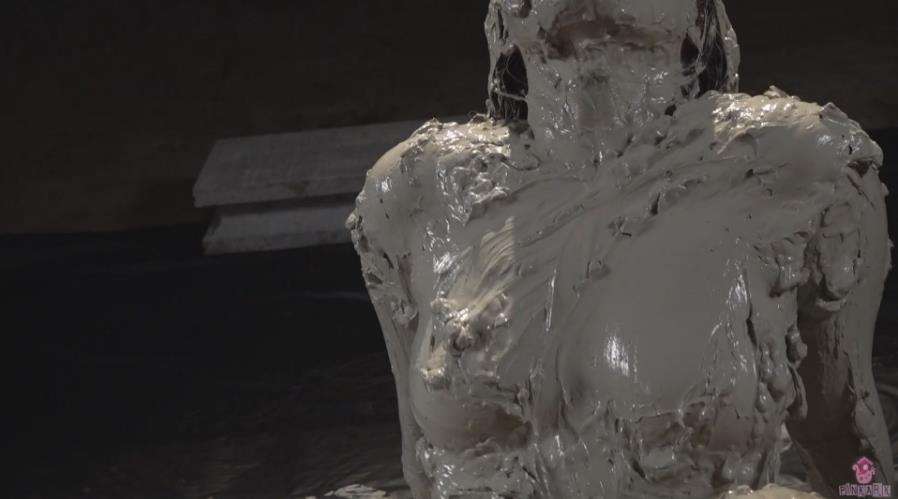 重厚感のある泥人形メッシー