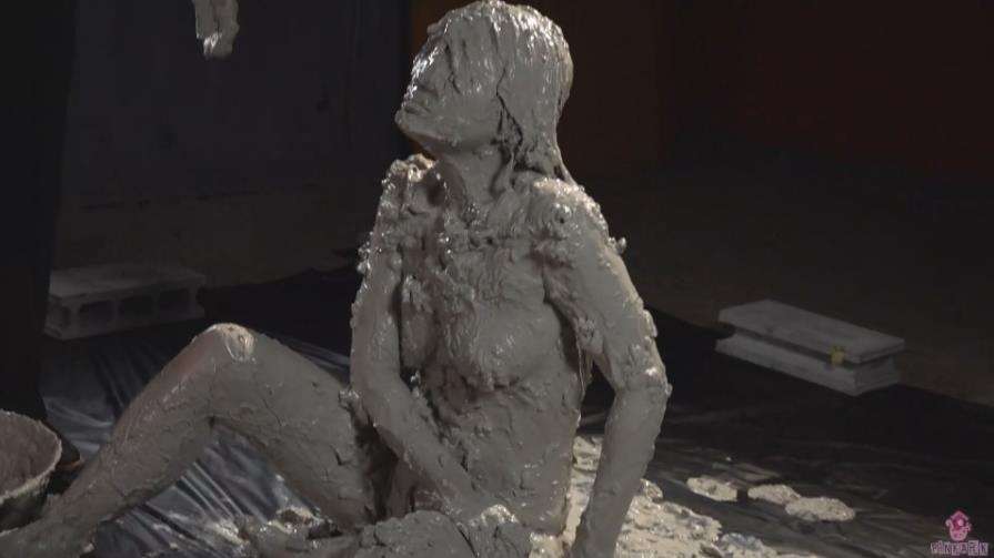 重厚感のある泥人形メッシー