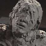 重厚感のある泥人形メッシー│顔面まで分厚い層になったドロドロまみれの変態フェチ動画