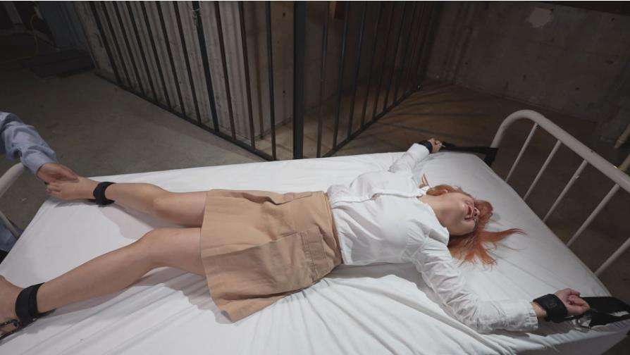 完全拘束くすぐり狂い拷問