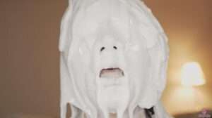 白いどろどろローションメッシー|ゆっくりとタレ流れる粘度が高い液体に覆われる変態フェチ動画