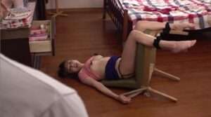 両手両足完全拘束プレイ|浜崎真緒が悶絶絶頂する姿を見て興奮する変態フェチ動画