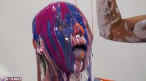 絵具ドロドロぶっかけメッシー|時間が経つと固まり動きが鈍くなる姿に興奮へ変態フェチ動画