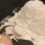 顔面に生クリーム山盛り生き埋め女体盛メッシー｜埋まる事に喜びを感じている変態モデルさんフェチ動画