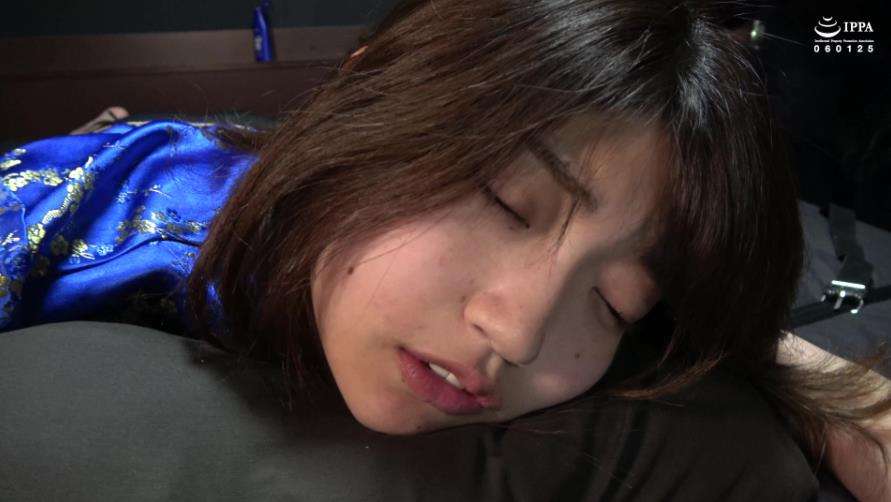 完全拘束でくすぐりヤラシい声