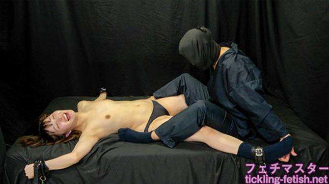 両手両足磔状態完全拘束