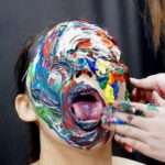 絵具顔面グチャグチャメッシー｜カラフルに塗り重なり層になっていくドロドロ感に興奮する変態フェチ動画