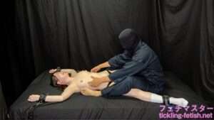 両手両足X字磔完全拘束|裸の女が固定されて動けないシチュエーション夢のような変態フェチ動画