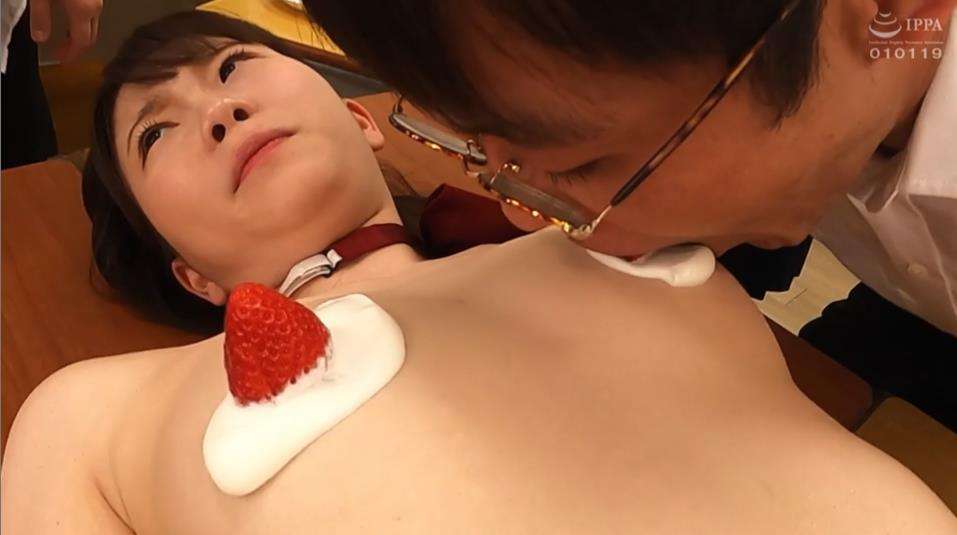 生クリーム女体盛りメッシー