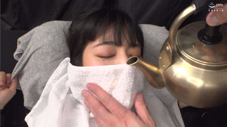 磔状態完全拘束両手両足X字水責め拷問