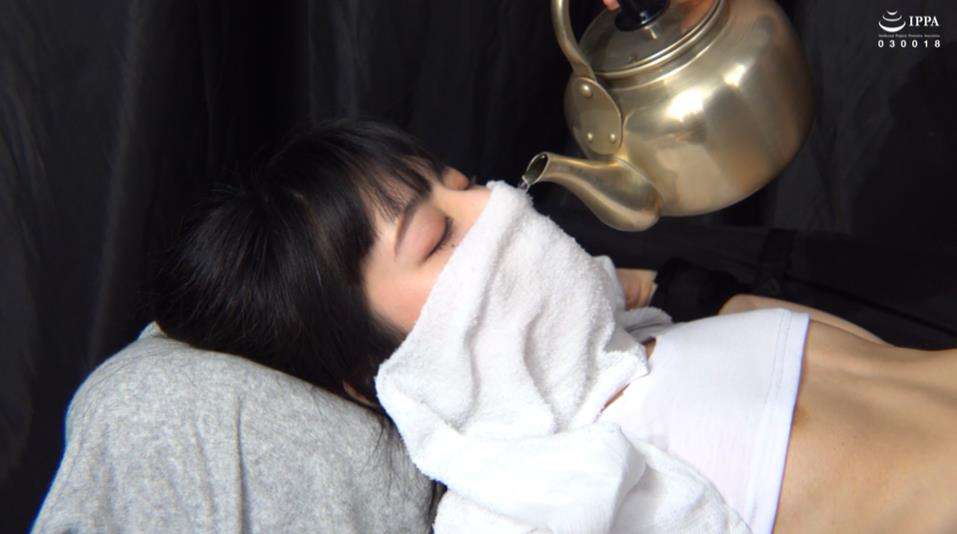 磔状態完全拘束両手両足X字水責め拷問