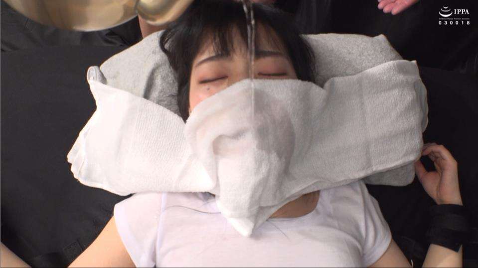 磔状態完全拘束両手両足X字水責め拷問