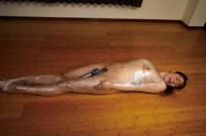 全身ラップぐるぐる巻き完全拘束｜スケスケなのが興奮動けない姿が最高変態フェチ動画