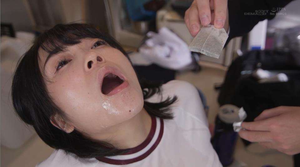 口の中グチャグチャメッシー