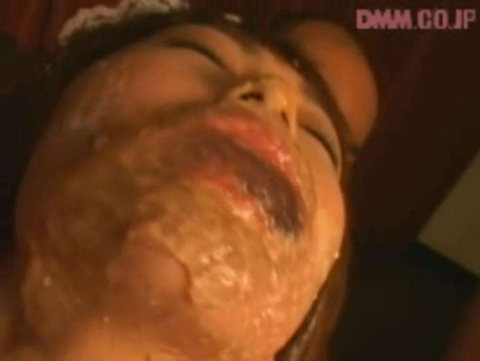 口の中でグチャグチャ女体盛りメッシー