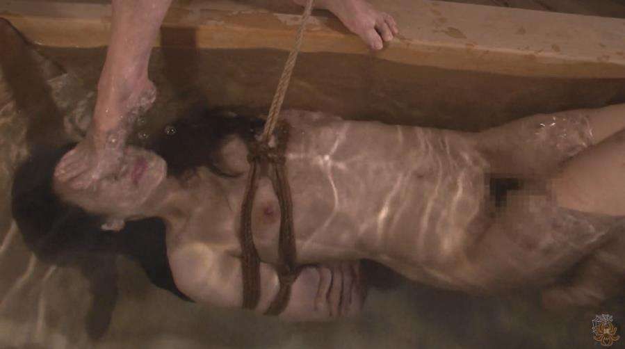 完全拘束水責め沈め拷問