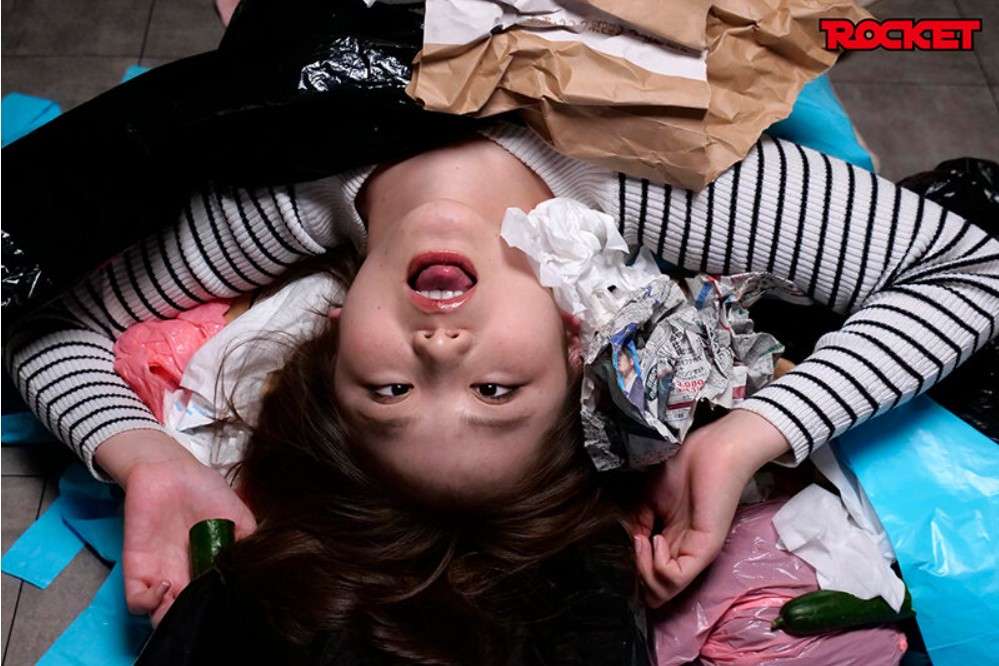 ゴミ箱逆さま閉じ込め完全拘束